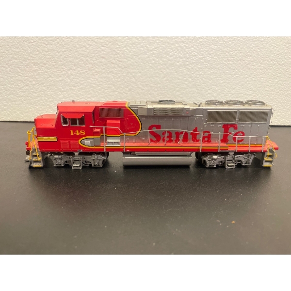 Santa Fe Model Engine 148 8L & Canadian Pacific 847 8L