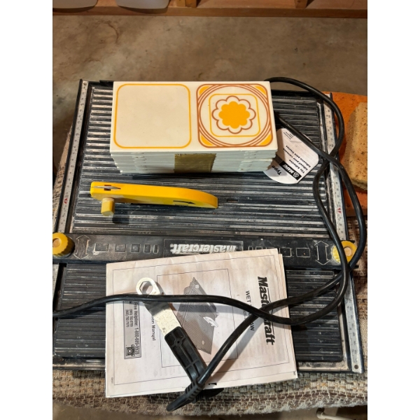  Tile wet  saw in like new condition barely used ready foe any project.