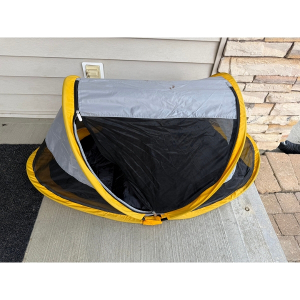 Kid Co Pea Pod Travel Tent (Barely Used) Fits A Child Sized Body 