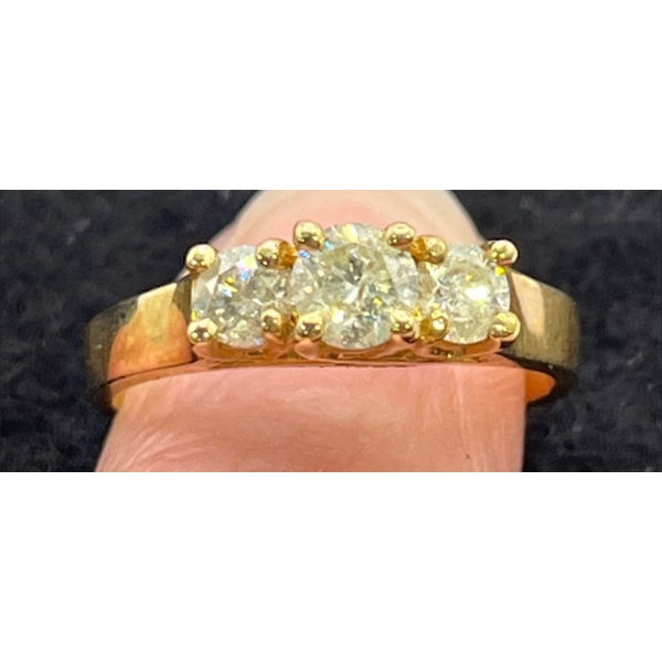 14K Gold and Diamond Ring  (total weight 3.7g)