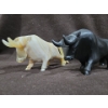 Image 3 : Pair of Carved Onyx Bulls (White + Black Onyx)