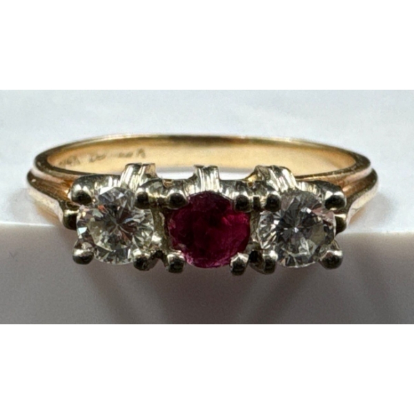 10-14K Gold Ring With Red Gem