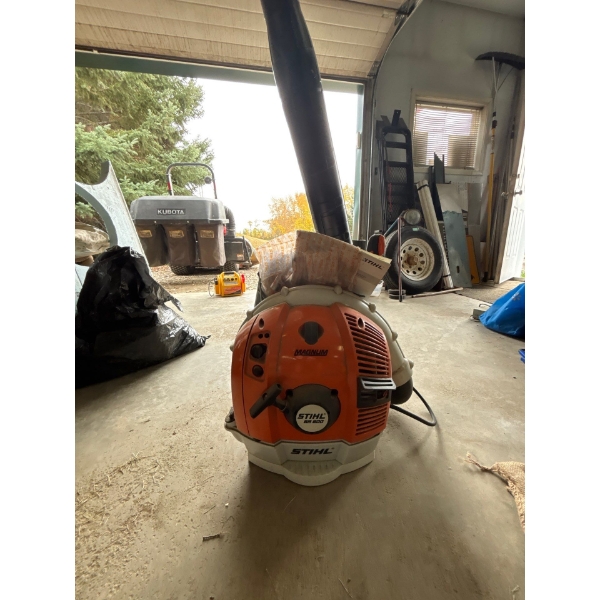 9 Stihl BR 800 backpack leaf blower. In like new condition works and runs great.