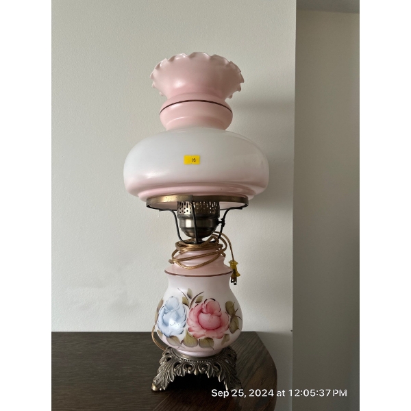 Victorian Style Lamp in Excellent Condition - 20T 