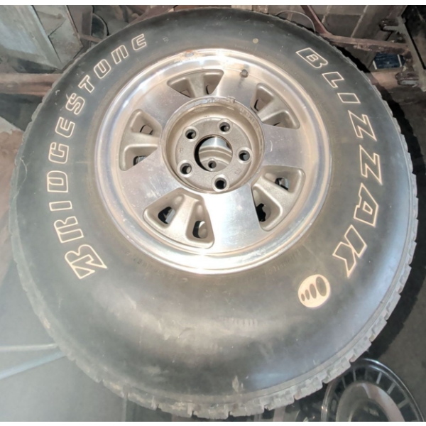 BRIDGESTONE BLIZZAK 26' Tires w/ Rims P235/75R15 (4)