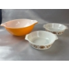 Image 1 : PYREX Cinderella Mixing Bowls In 'Town & Country' & 'Toledo' Patterns