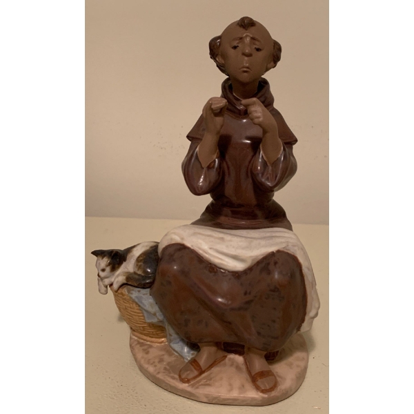 LLADRO  Porcelain 'Fray zurcidos' Figure 2205 - 5W, 7.5T