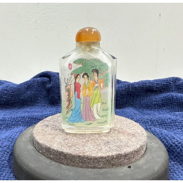 Hand Painted Three Ladies Snuff Bottle 3H