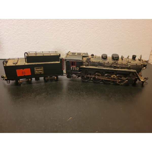 Canadian National Railway Model Engine w/ Co Car 2752 10L