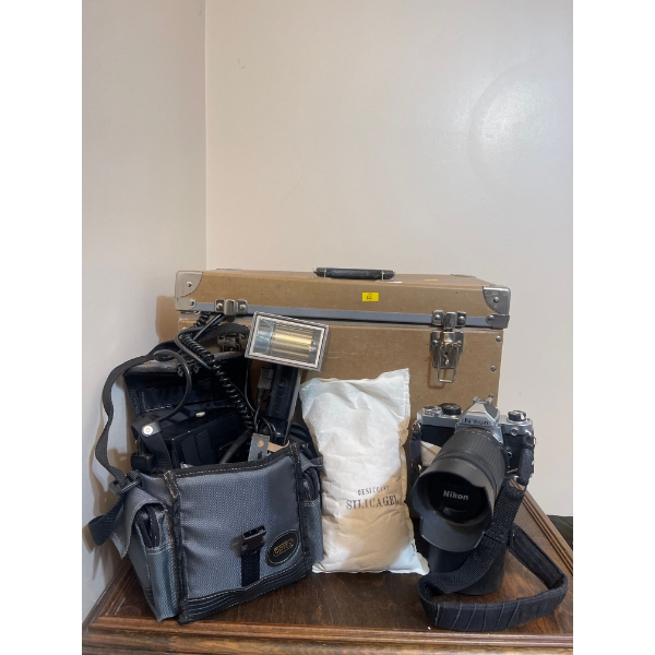 NIKON Camera 2294908 w/ NIKON DX 55-22mm Lens 