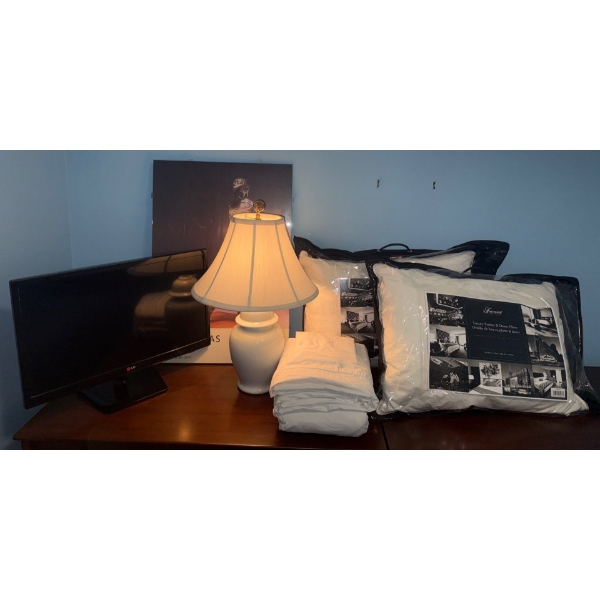 24" LG HD LED TV Monitor Mo. LG24MN33D w/ Jinger Jar Lamp Bed Bed Linens & More