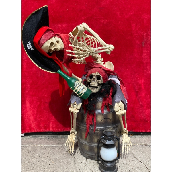 Drunken Halloween Pirate Skull on a Barrel - 52L 