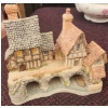 Image 4 : David Winter Archer's Thrice Cottage and Assorted Porcelain Tableware