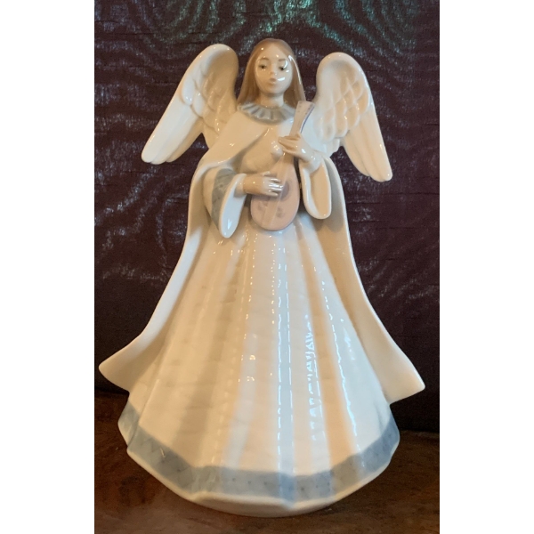 LLADRO Porcelain 'Angelic Melody Figurine - 7.5T 