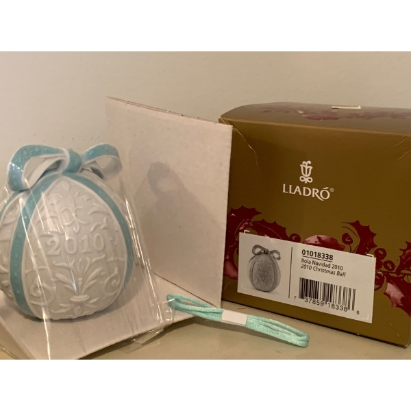  LLADRO Porcelain 2010 Christmas Ball - 4T 