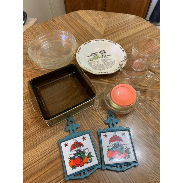 Vintage Pyrex Baking and Kitchenware, Recipe Pie Plate, and Accessories
