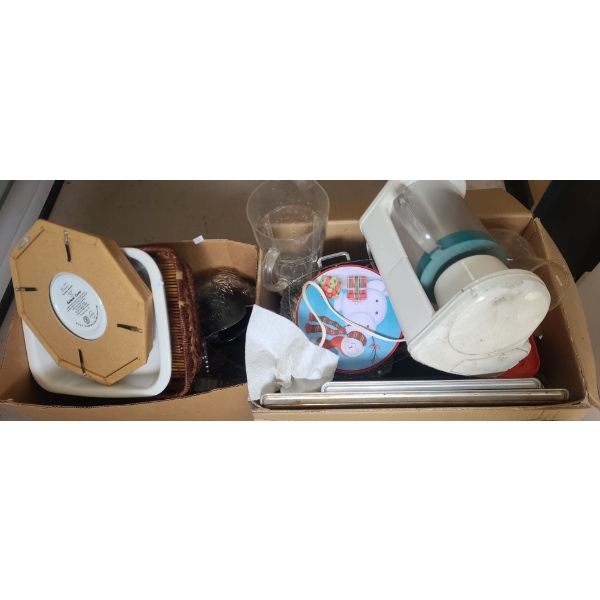 Kitchenware and Bradford Exchange "Careful Watch" 12" Tiger Plate Diameter w/ Frame, Ice Tea Maker