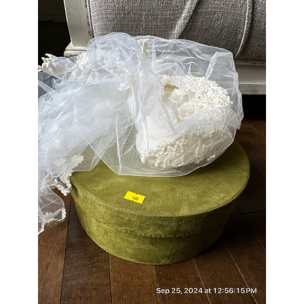 Wedding Veil w/ Hat Box 