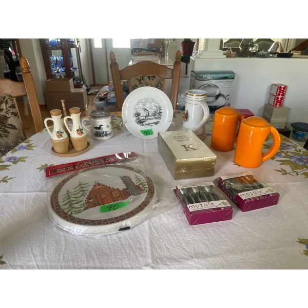 Assorted Kitchen Decor, Napkins, Utensils, S&P Shakers and more
