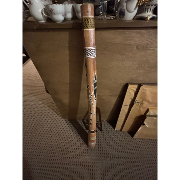 authentic Australian didgeridoo hand painted in amazing condition from central Australia . 