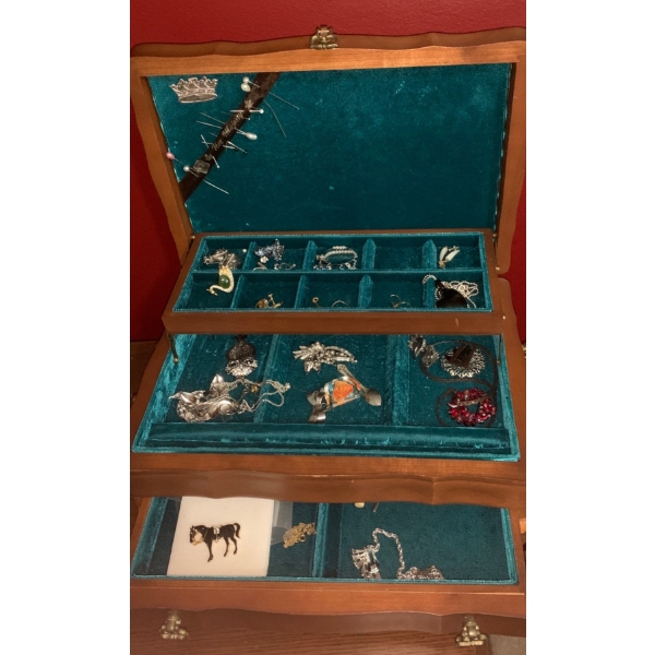 Ladies Costume Jewellery w/ Antique Jewellery Chest 14L