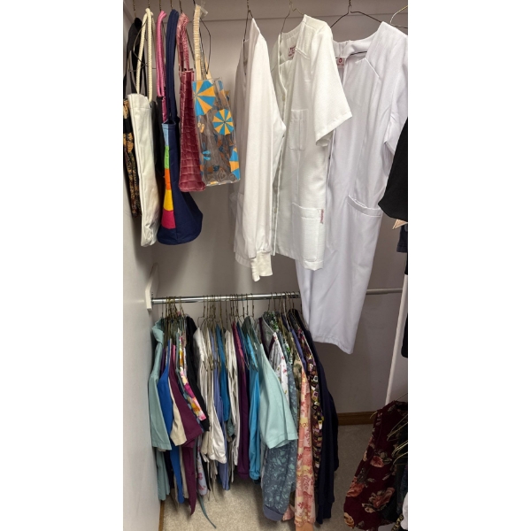 Ladies Size Large Scrub Collection w/ Shoulder Bags 