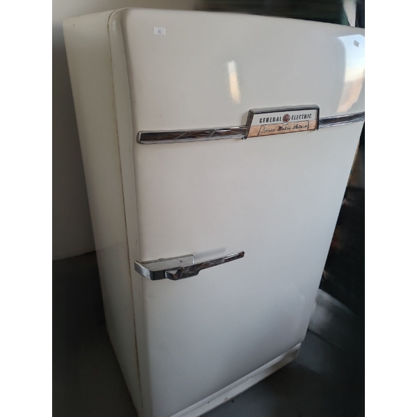Vintage General Electric Space Maker Deluxe Fridge 31 w, 30 d, 56 h