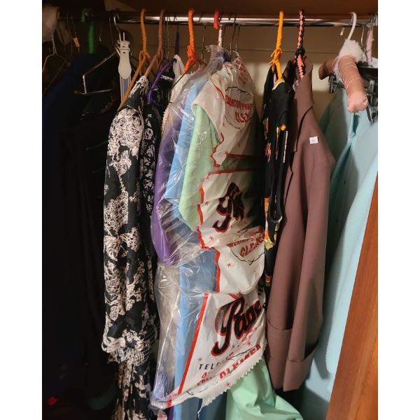 Contents of Closet- Women's Clothes Size M/L