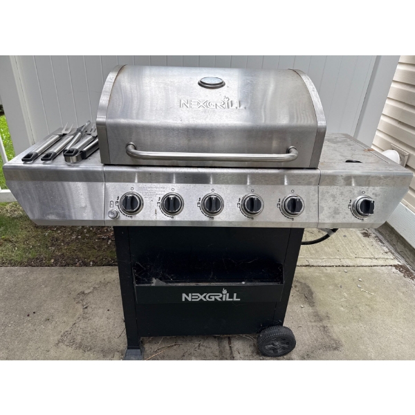 NEXGRILL Propane BBQ 36T w/ Assorted Tools & Elements Cover 
