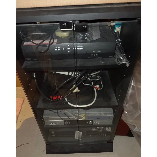 JVC DVD Player HR-XVC1U w/ Technics dbx Stereo Cassette & Black Stand 