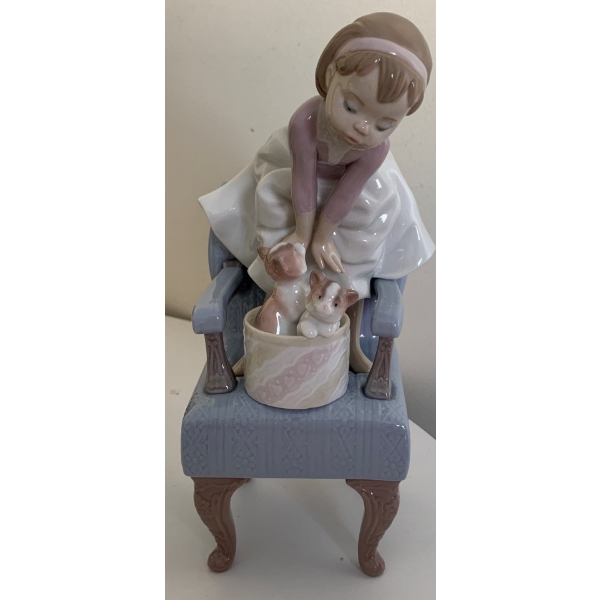 LLADRO Porcelain 1998 Event Figurine  - 4W, 9.5T 