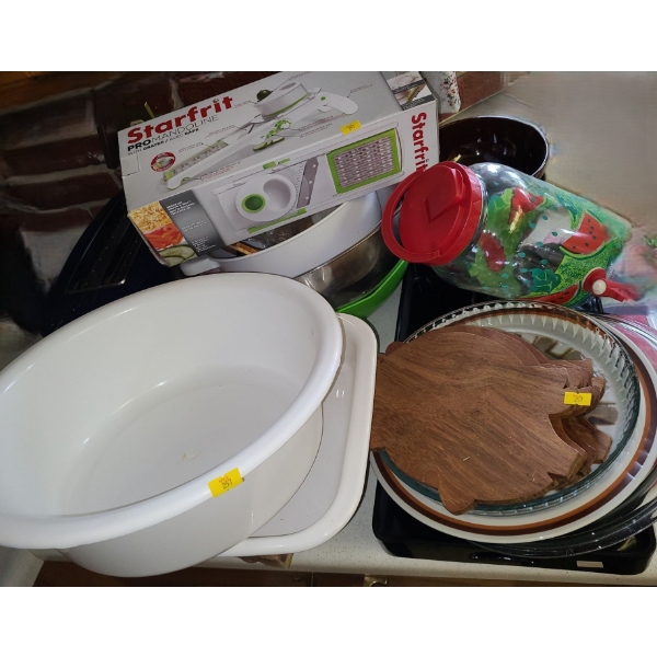 Starfrit Mandoline w/ Grater, 2 Slice Toaster, Mixing Bowl, Roasting Pan and More!