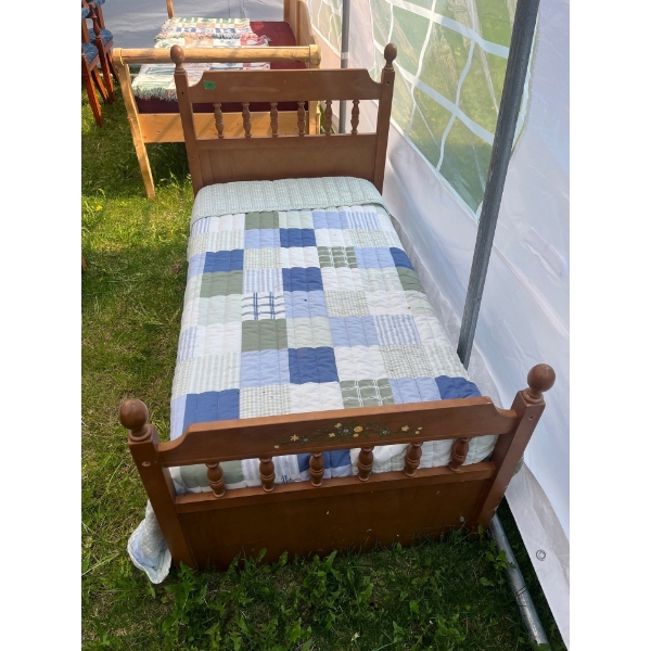 Oak Toddler Bed With Spindle Headboard & Foot Board With Flower Design L53 W30 H36 
