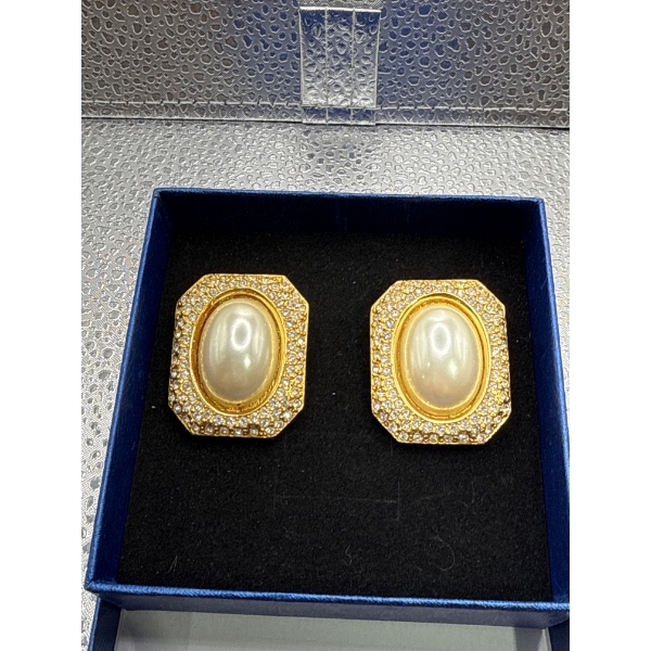 Christian Dior Clip-on Earrings Gold Plated with Pearl