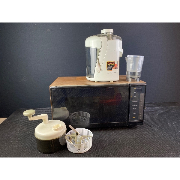 Vintage Microwave Auto Reminder w/ Vintage Kitchen Tools 