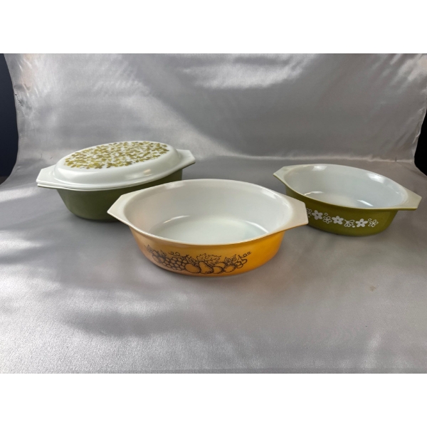 PYREX "Crazy Daisy" 1 1/2 Quart Oval Casserole Dish w/ 'Verde Olive' Casserole Dish 