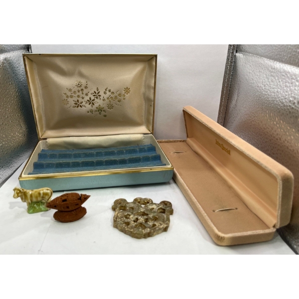 Empty Jewelry Cases and Decor. Includes keychains and money chip.