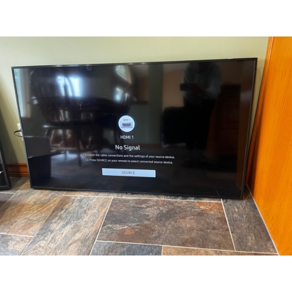 Samsung 55" LCD TV Series 550 With 2 Remotes & Wall Mount Tested 