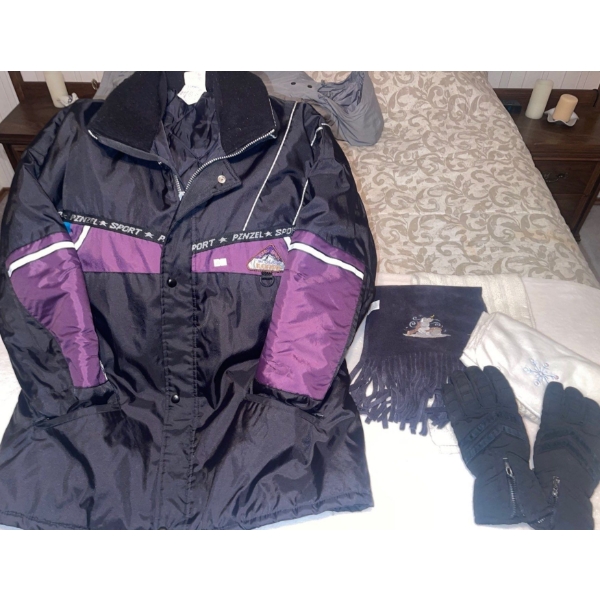 Vintage Ski Jack w/ Gloves Scarf & a Frost Bite Free Experience Size XL