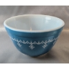 Image 6 : Pyrex Mixing Bowls in "Snowflake Blue Garland" Pattern