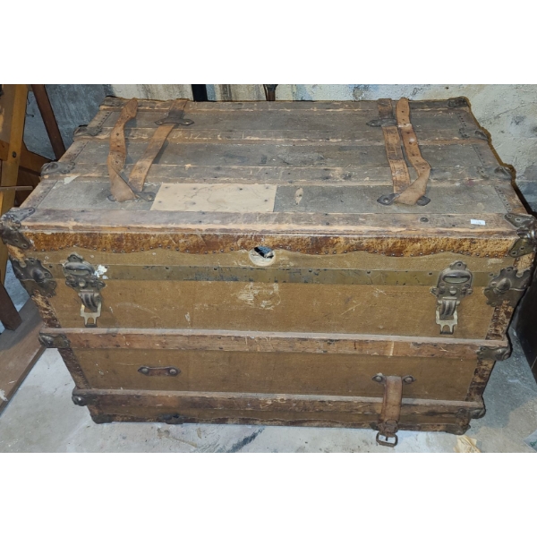 E.J. Gausepohl & Co. Steamer Trunk 34 L, 25 T, 20 W When Closed