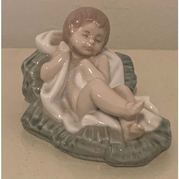 LLADRO Porcelain Baby Jesus in Manger 4Wx2T Nativity 