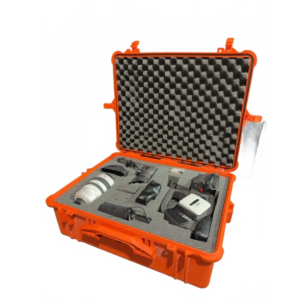Canon XL2 Camcorder Kit with 20X Lens, Microphone, Accessories and Hard Case