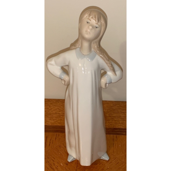 Lladro Porcelain Young Girl at Night 8T