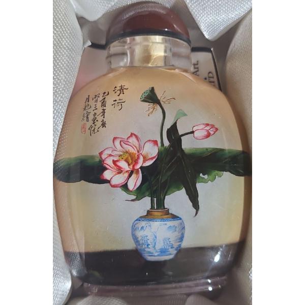 Artist: Li Yue Mian "Lady In Blue Dress" Wang Xisan Ji School Reverse Painting Snuff Bottle