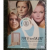 Image 2 : Vintage Clairol True- to- Light Make-Up Mirror Model LM-1 and Lady Shick Heated Rollers