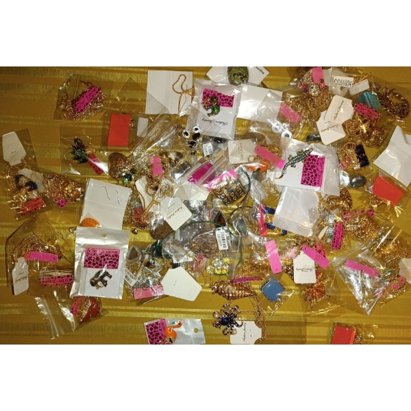 Large Assortment of Fine Jewelry & Costume Jewelry Pieces  Neck Laces, Braceletts, 