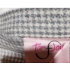 Image 4 : - Assorted Women's Clothing, Sizes Varied/ Generally Fits Large