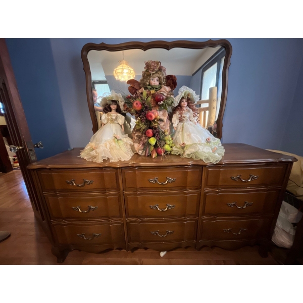  Vintage Bedroom made by Malcom better built Furniture.set with 9 drawer dresser with mirror 64”long