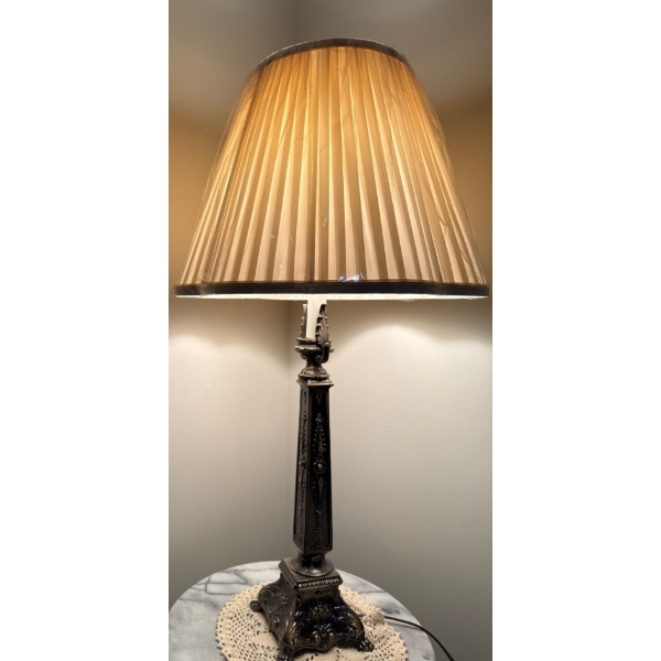 Metal Base Lamp 